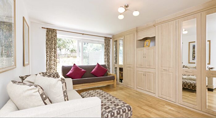 Studio For Sale In Bartle Road, London, W11