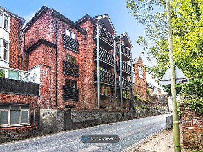 2 Bedroom Flat To Rent In Cathedral View, Winchester, SO23