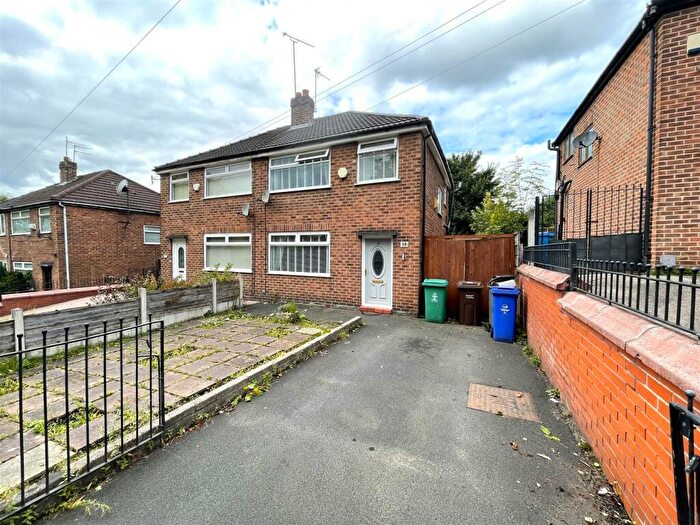 3 Bedroom Semi-Detached House To Rent In Berry Brow, Manchester, M40