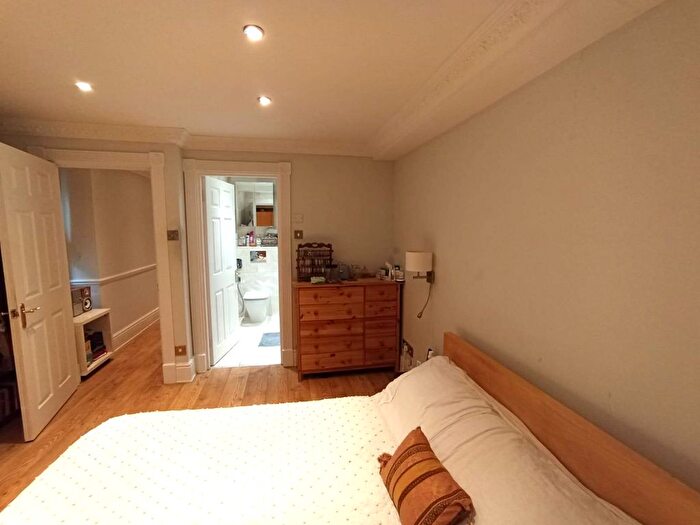 2 Bedroom Flat To Rent In Manson Place, London, SW7
