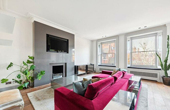 3 Bedroom Apartment To Rent In Harewood Avenue, Marylebone, London, NW1