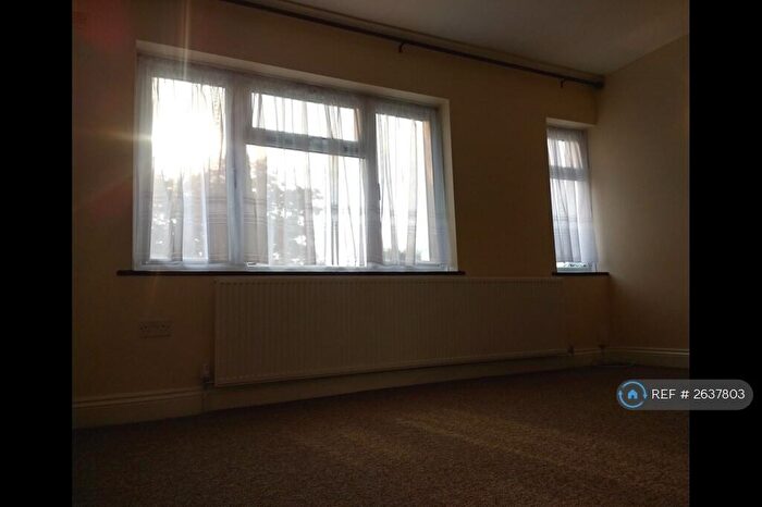 2 Bedroom Flat To Rent In Kenton Lane, Harrow, HA3