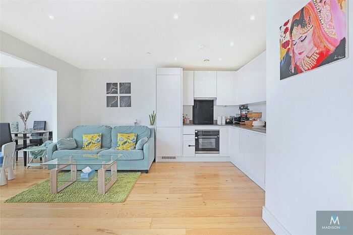 1 Bedroom Apartment To Rent In High Street, City West Tower, Stratford, London, E15