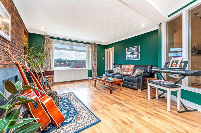 2 Bedroom Semi-Detached House For Sale In Thimblehall Drive, Dunfermline, KY12
