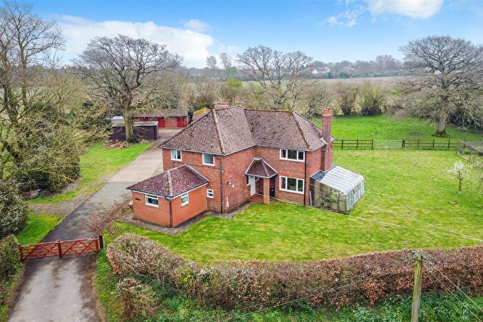 4 Bedroom Equestrian Property For Sale In Paddlesworth, Folkestone, CT18