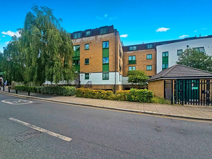 2 Bedroom Flat For Sale In Greenford Road, Greenford, UB6