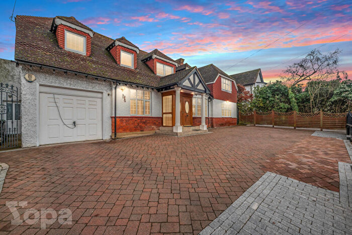 6 Bedroom Detached House For Sale In Singlewell Road, Gravesend, DA11