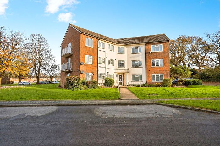 2 Bedroom Flat For Sale In Birches Road, Horsham, RH12