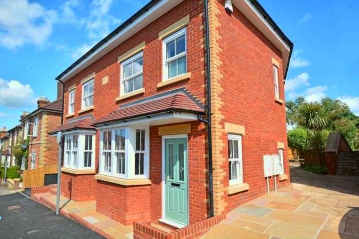 4 Bedroom Semi-Detached House To Rent In Queens Road, Holy Trinity, GU1