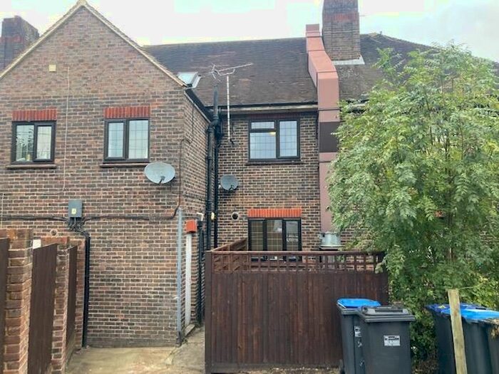 3 Bedroom Maisonette To Rent In Commercial Square, Haywards Heath RH16