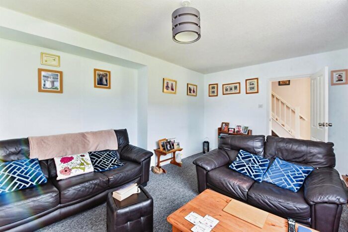 3 Bedroom Semi-Detached House For Sale In Vallis Road, Frome, BA11