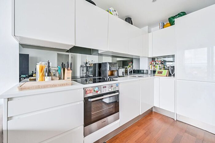 2 Bedroom Flat To Rent In Wharf Street, Greenwich, London, SE8