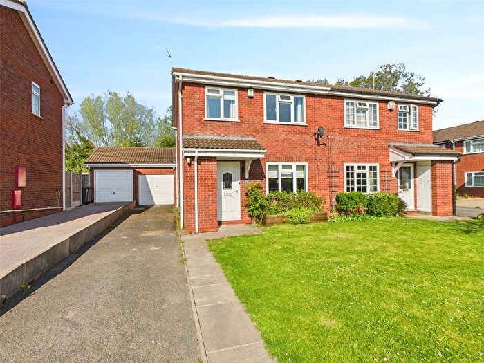 3 Bedroom Semi-Detached House For Sale In Swallow Close, Worcester, Worcestershire, WR5