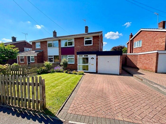 3 Bedroom Semi-Detached House For Sale In Little Linford Lane, Newport Pagnell, MK16