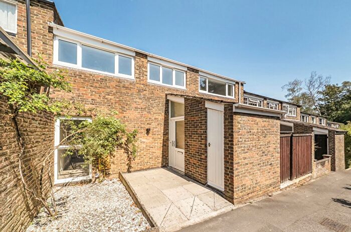 3 Bedroom Terraced House For Sale In Lingwood, Bracknell, Berkshire, RG12
