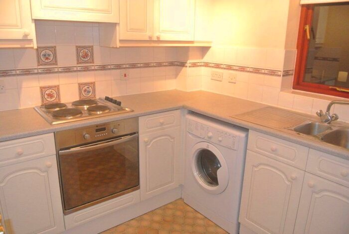 2 Bedroom Apartment To Rent In Alexandra Mews, , Bed Apt, L39