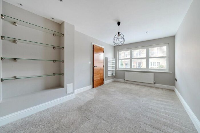 5 Bedroom Detached House For Sale In Dorneywood Close, Burnham, SL1