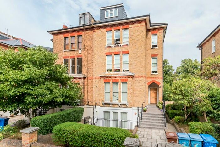 2 Bedroom Flat To Rent In The Gardens, London, SE22