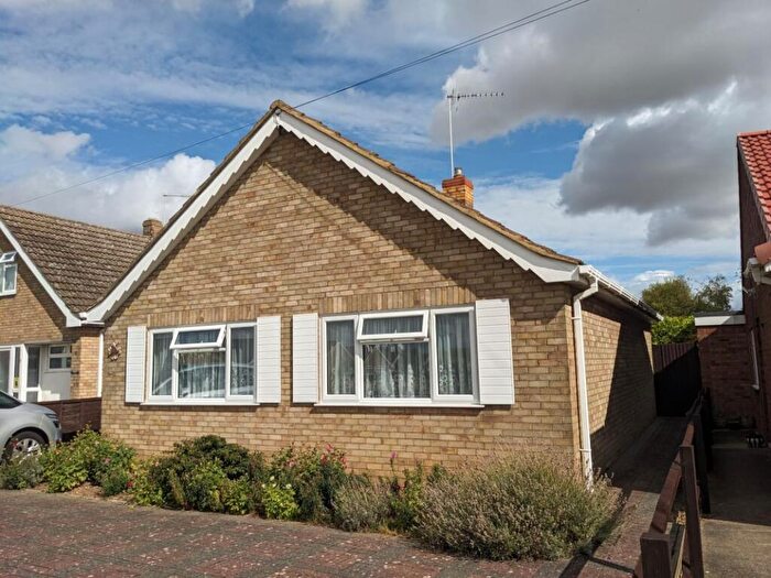2 Bedroom Detached Bungalow For Sale In Upton Close, Stanground, Peterborough, PE2