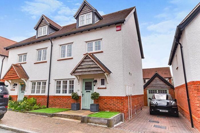 4 Bedroom Semi Detached House For Sale In Rivers Street, Waterlooville, PO7