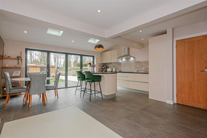 3 Bedroom Semi-Detached House For Sale In Farm Close, Chalgrove, OX44