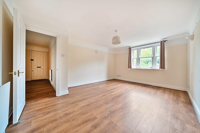 2 Bedroom Flat To Rent In Lewisham Way, London, SE4