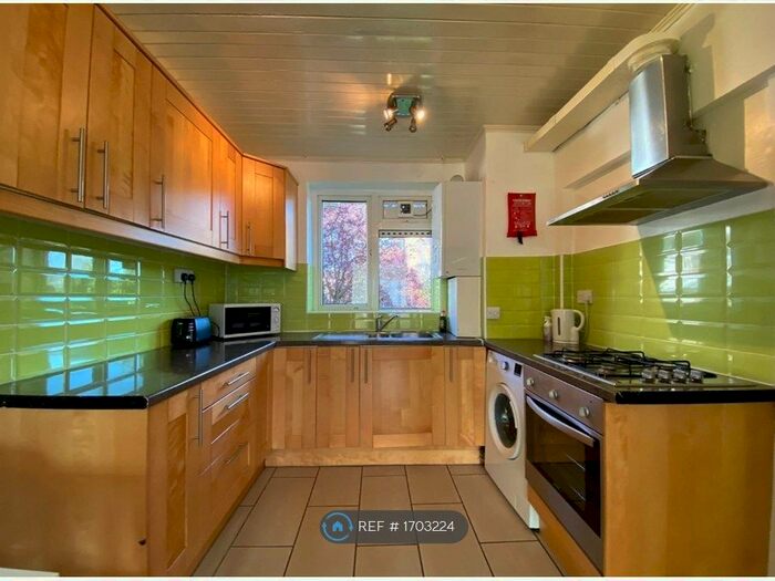 4 Bedroom Flat To Rent In Grangefield, London, NW1