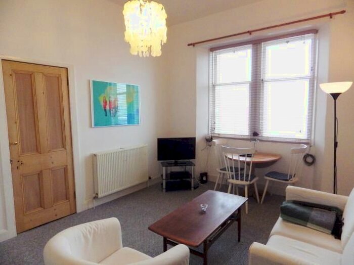 1 Bedroom Flat To Rent In Lochrin Place, Tollcross, EH3