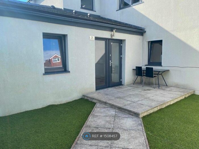 2 Bedroom Flat To Rent In Lodge Causeway, Bristol, BS16