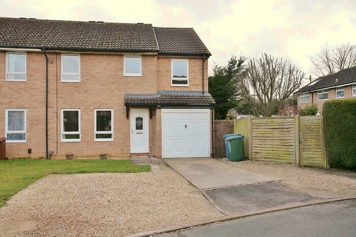 4 Bedroom Semi-Detached House To Rent In Broad Close, Kidlington, OX5