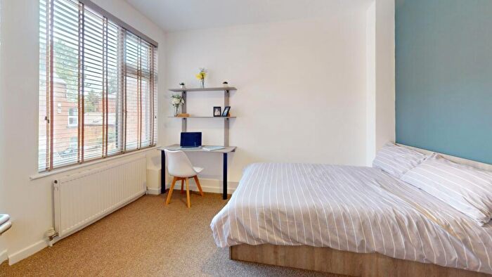 2 Bedroom Property To Rent In A, St Michael's Crescent, LS6