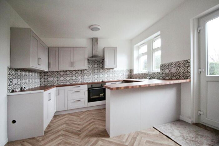 3 Bedroom Semi-Detached House To Rent In Vicarage Avenue, Gildersome, Morley, Leeds, LS27