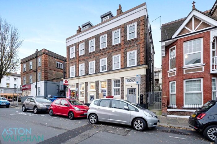 5 Bedroom Apartment To Rent In Melville Road, Hove, BN3