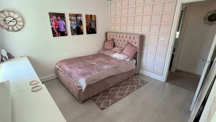 2 Bedroom Semi-Detached House For Sale In Paisley Park, Farnworth, Bolton, BL4