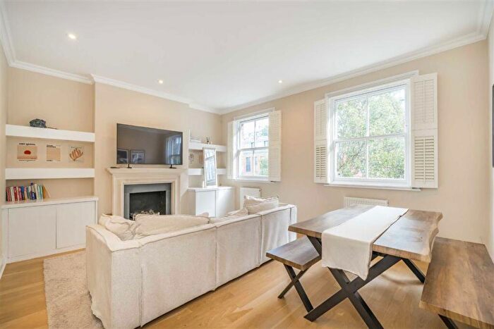 3 Bedroom Flat To Rent In Lots Road, London, SW10
