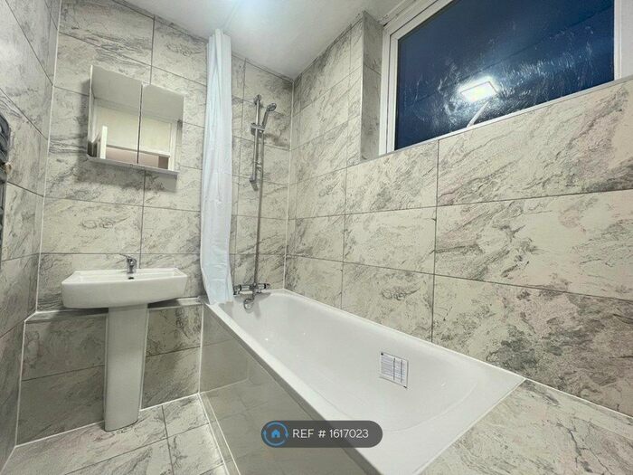 2 Bedroom End Of Terrace House To Rent In Manor Grove, London, SE15