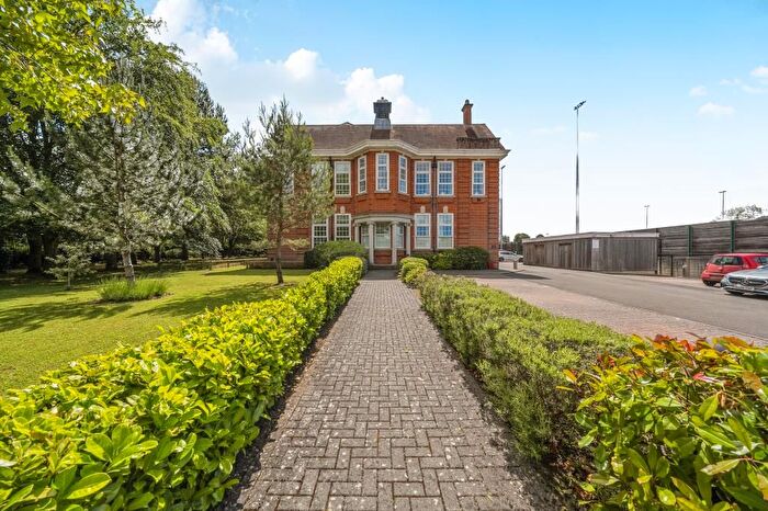 1 Bedroom Flat For Sale In Newbury, Berkshire, RG14