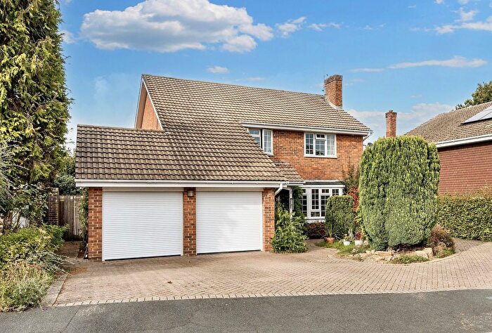 4 Bedroom Detached House For Sale In Farm Close, Loxwood, RH14