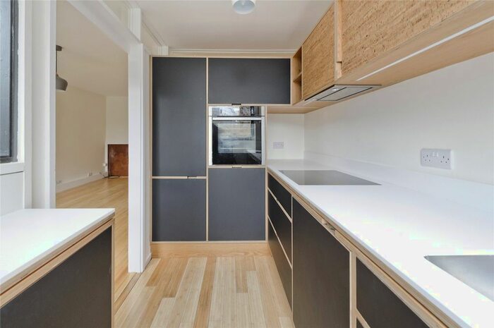 3 Bedroom Flat To Rent In Charlwood Street, London, SW1V