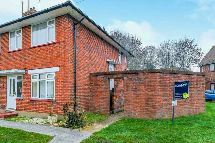 2 Bedroom Maisonette Flat To Rent In Lye Copse Avenue, Farnborough, GU14