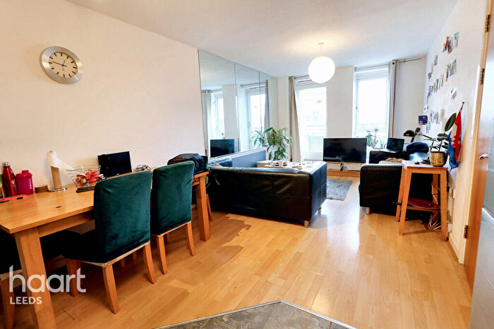 2 Bedroom Apartment For Sale In Flat, Elmwood Lane, Leeds, LS2