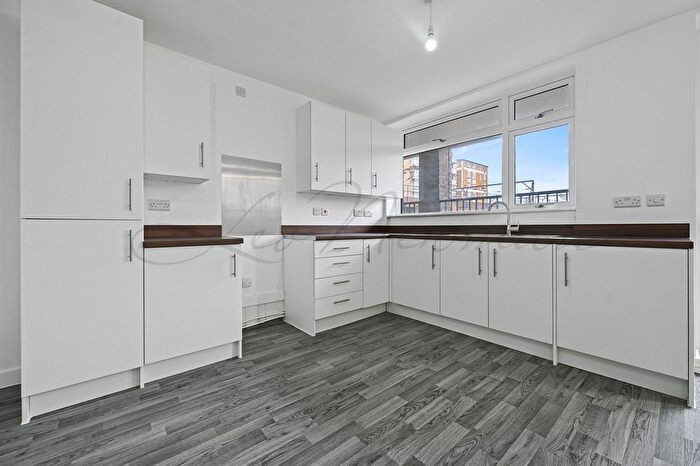 3 Bedroom Flat To Rent In Caroline Street.Limehouse, E1