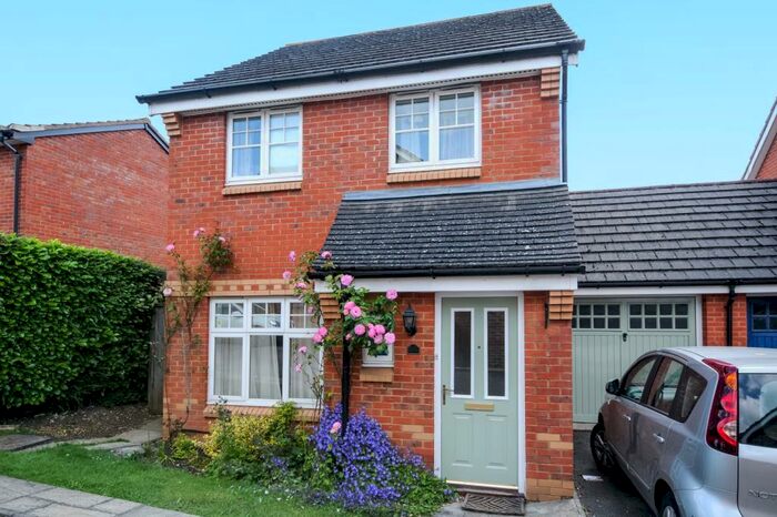 3 Bedroom Link Detached House To Rent In Black Acre Close, Amersham, HP7