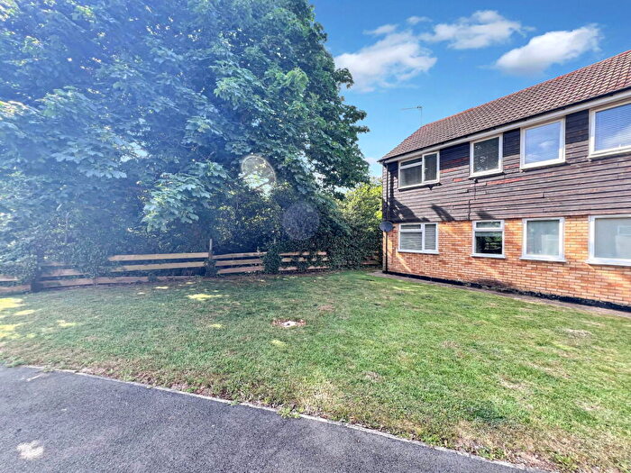 1 Bedroom Maisonette For Sale In Oak Street, Romford, RM7