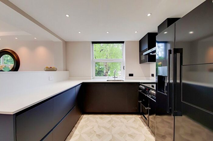 3 Bedroom Flat To Rent In St. Johns Wood Park, St Johns Wood, NW8