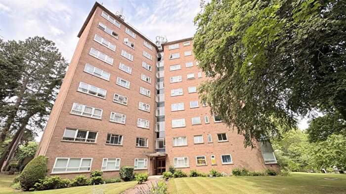 2 Bedroom Flat For Sale In Moseley Court, Moseley, B13