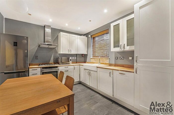 2 Bedroom Property To Rent In Milligan Street, Canary Wharf, E14