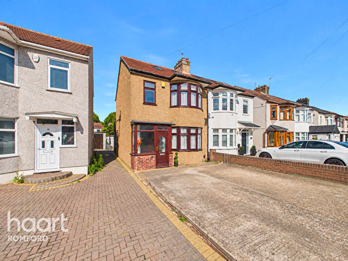 5 Bedroom Semi-Detached House For Sale In Lilac Gardens, Romford, RM7