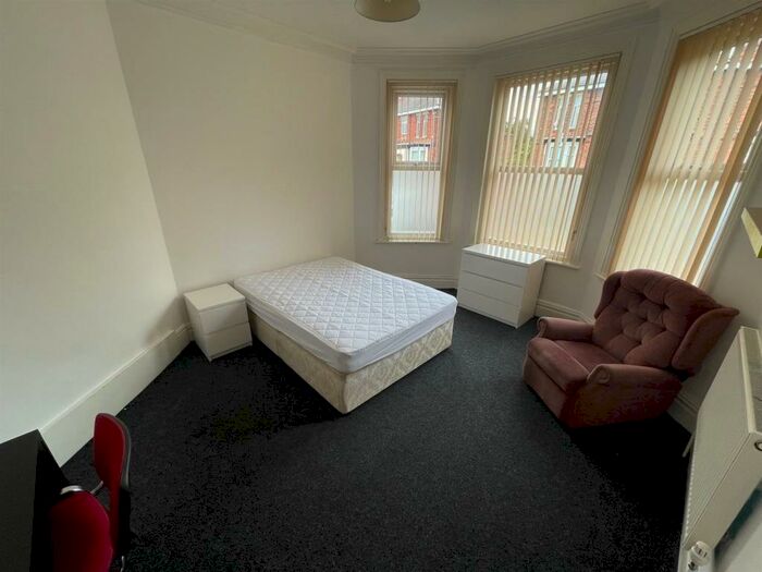 5 Bedroom Semi-Detached House To Rent In Beech Grove, Beverley Road, Hull, HU5