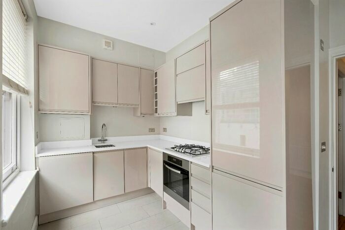 1 Bedroom Flat To Rent In Bedford Court Mansions, Adeline Place, London, Greater London, WC1B